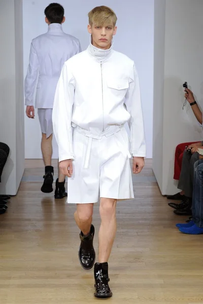 Look 12